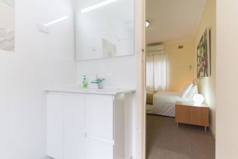 B5 Crawley Apartment 1 BRM & Sleepout Near UWA - Maitland Accommodation 2