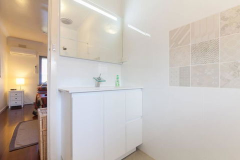 B7 Crawley Apartment 1 BRM & Sleepout Near UWA - Maitland Accommodation 0