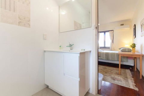 B8 Crawley Apartment 1 BRM & Sleepout Near UWA - Maitland Accommodation 0