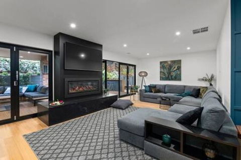 BADGER HOUSE - 4 Bed, 4 Bath, Stunning Entertainer Plus Fire - Maitland Accommodation 0