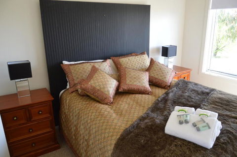 BATHURST GOLDFIELDS RESIDENCE On MOUNT PANORAMA - Maitland Accommodation 0