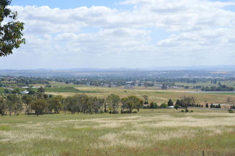 BATHURST GOLDFIELDS RESIDENCE On MOUNT PANORAMA - Maitland Accommodation 1