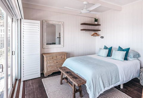 BAY PROPERTIES . Beach House Studio - Maitland Accommodation 3