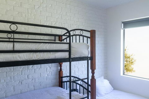 BAY PROPERTIES . Beach Street - Maitland Accommodation 4