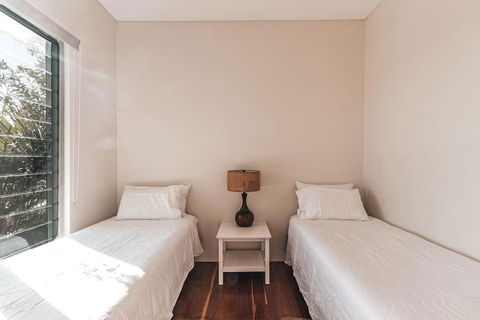 BAY PROPERTIES . The Big Chill - Maitland Accommodation 3