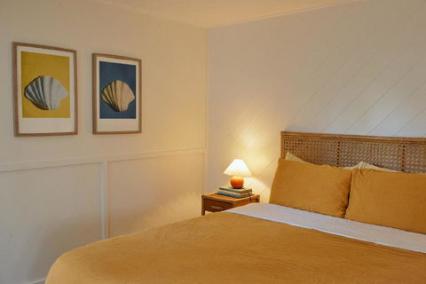 BAY PROPERTIES . The Sailors Bungalow - Maitland Accommodation 3