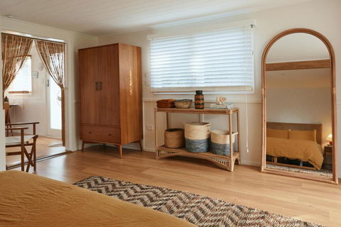 BAY PROPERTIES . The Sailors Bungalow - Maitland Accommodation 4