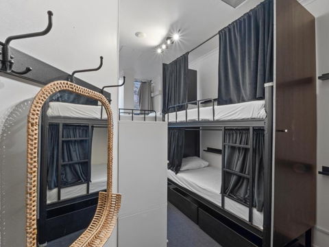 AZZURRO POD HOTEL - Central Sydney - Maitland Accommodation 4