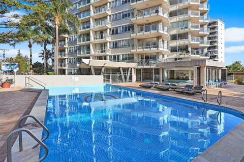Pacific Regis Beachfront Holiday Apartments - Maitland Accommodation 3
