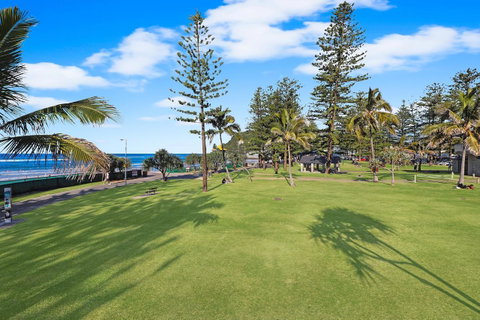 Pacific Regis Beachfront Holiday Apartments - Maitland Accommodation 15