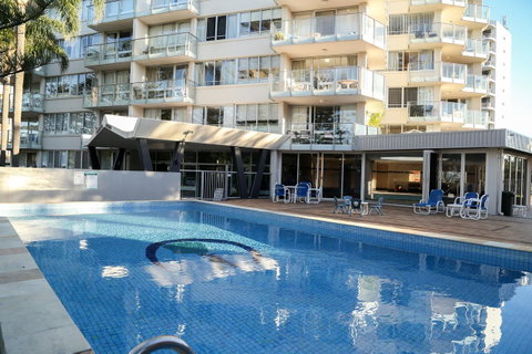 Pacific Regis Beachfront Holiday Apartments - Maitland Accommodation 9