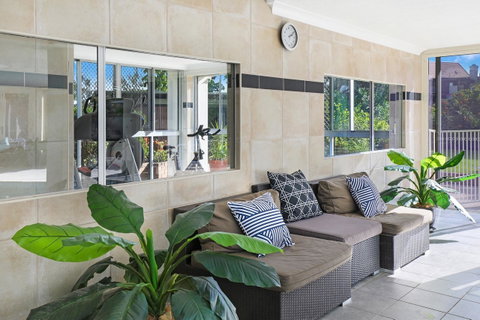 Pacific Regis Beachfront Holiday Apartments - Maitland Accommodation 7