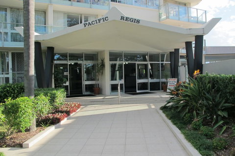 Pacific Regis Beachfront Holiday Apartments - Maitland Accommodation 10