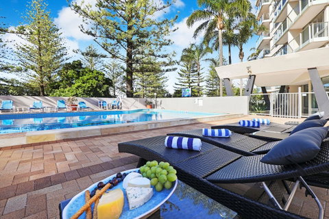 Pacific Regis Beachfront Holiday Apartments - Maitland Accommodation 1