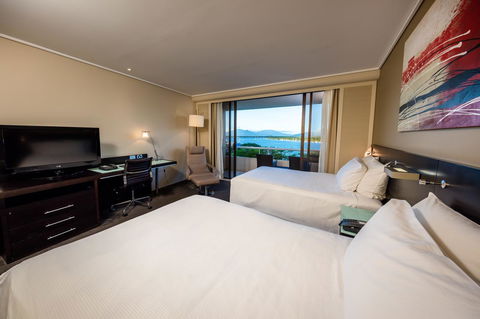 Hilton Cairns - Maitland Accommodation 6
