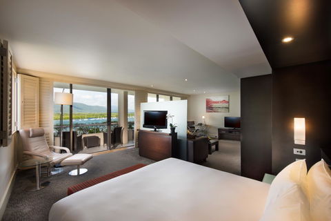 Hilton Cairns - Maitland Accommodation 15