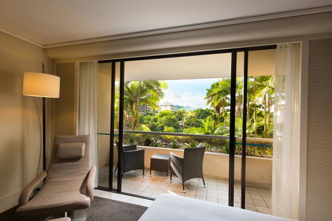 Hilton Cairns - Maitland Accommodation 10