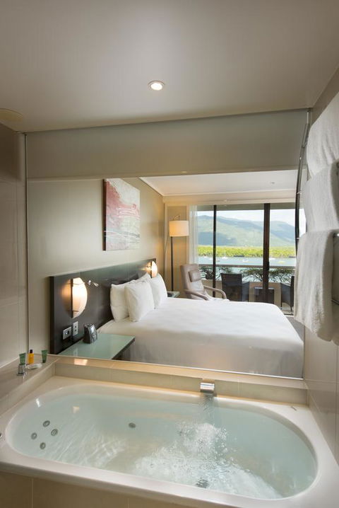 Hilton Cairns - Maitland Accommodation 2