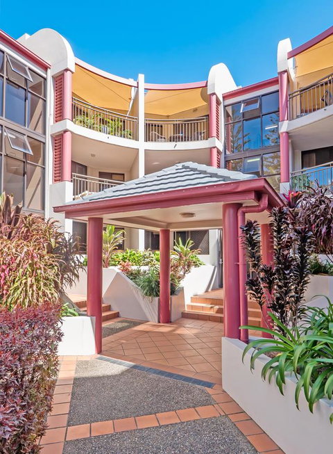 Burleigh On The Beach - Maitland Accommodation 5