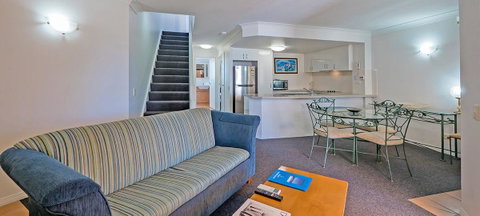 Burleigh On The Beach - Maitland Accommodation 26