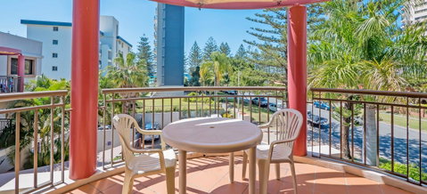 Burleigh On The Beach - Maitland Accommodation 13