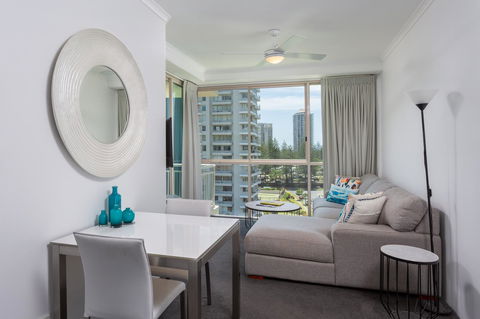 Maldives Resort Main Beach, Gold Coast - Maitland Accommodation 11