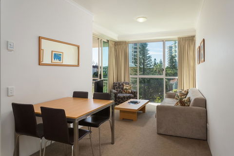 Maldives Resort Main Beach, Gold Coast - Maitland Accommodation 4