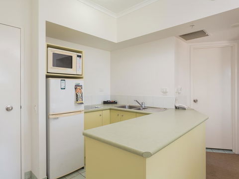 Maldives Resort Main Beach, Gold Coast - Maitland Accommodation 5