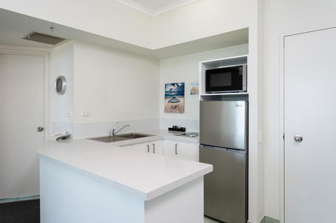 Maldives Resort Main Beach, Gold Coast - Maitland Accommodation 24