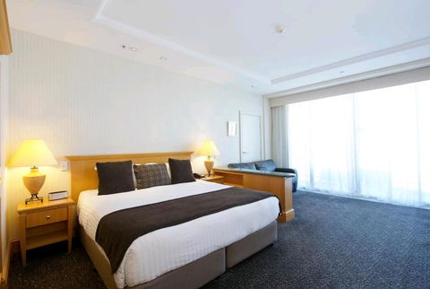 Deluxe King Room In Gold Tower - Maitland Accommodation 3