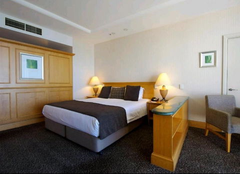 Deluxe King Room In Gold Tower - Maitland Accommodation 2