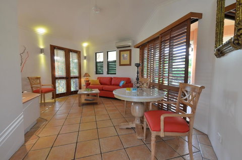 Martinique On Macrossan - Maitland Accommodation 4