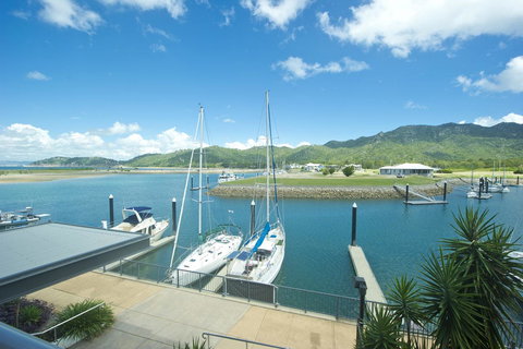 Blue On Blue Superior Studio Room 1241 - Maitland Accommodation 1