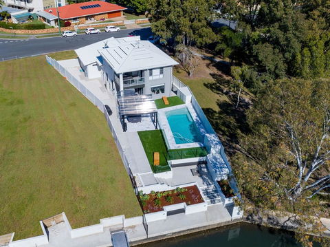 Stunning Canal Home Oh So Close To The Waterfront - Maitland Accommodation 0