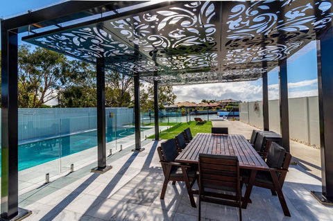 Stunning Canal Home Oh So Close To The Waterfront - Maitland Accommodation 9
