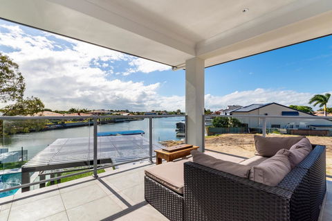 Stunning Canal Home Oh So Close To The Waterfront - Maitland Accommodation 12