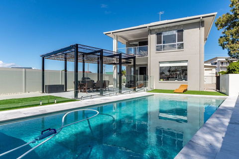 Stunning Canal Home Oh So Close To The Waterfront - Maitland Accommodation 8