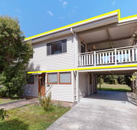 'Beach Break 1' 1/10 Lionel Street - upstairs unit with Aircon - Maitland Accommodation
