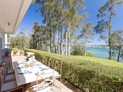 'Corlette Waterfront', 2/44 Danalene Parade - Waterfront Luxury, WIFI, Aircon, Boat Parking - Maitland Accommodation 1