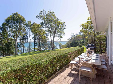 'Corlette Waterfront', 2/44 Danalene Parade - Waterfront Luxury, WIFI, Aircon, Boat Parking - Maitland Accommodation 2