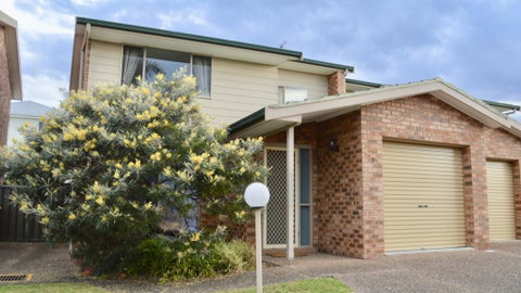 'Lighthouse Palms' - Maitland Accommodation 3