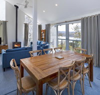'Matilda' - Spacious  centrally located with great lake views - Maitland Accommodation