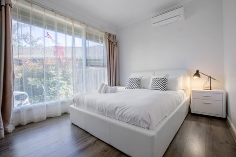 , , , Alice Wonderland, , ,  In 4 Beds House - Maitland Accommodation 3