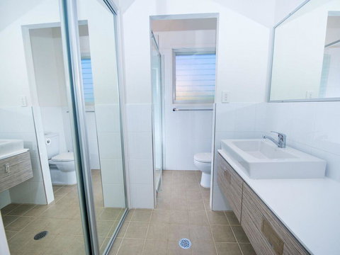 1 'Florida', 5 Lillian Street - 2 Min Walk To Beach, Shops & Restaurants - Maitland Accommodation 1