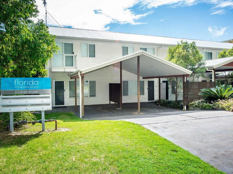 1 'Florida', 5 Lillian Street - 2 Min Walk To Beach, Shops & Restaurants - Maitland Accommodation 0