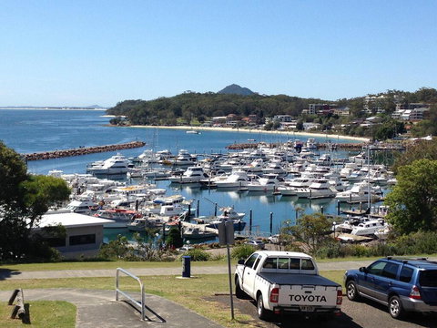 1 'Laman Lodge', 15 Laman Street - Stunning Air Conditioned Unit With Water Views And WIFI - Maitland Accommodation 0