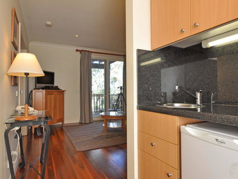 1 Bedroom Executive Villa Located Within Cypress Lakes - Maitland Accommodation 2