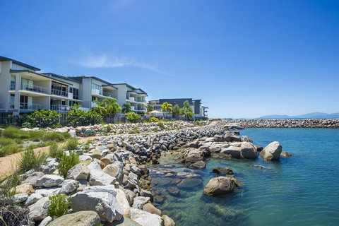 1 Bright Point Apartment 2204 - Maitland Accommodation 2