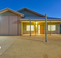 1 Kestrel Place - Great House with a Massive Garage - Maitland Accommodation