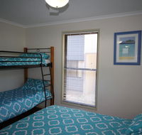 1 Naiad Court - Lowset family home with swimming pool and covered deck. Pet friendly - Maitland Accommodation